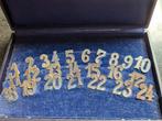 Set van 24 alpacca tafel-/ glasnummers in originele doos., Antiek en Kunst, Curiosa en Brocante, Ophalen of Verzenden