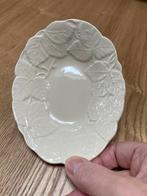 Bordallo Pinheiro serveerschaaltje met bladeren, Huis en Inrichting, Ophalen of Verzenden, Overige stijlen, Aardewerk, Schaal of Schalen