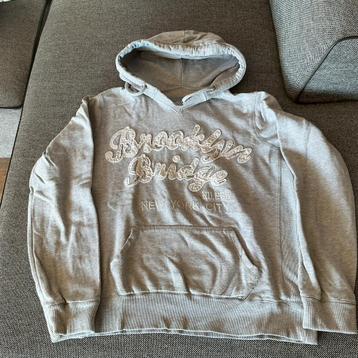 Echt lekker voor de komende WINTERTIJD deze hoody + capuchon beschikbaar voor biedingen