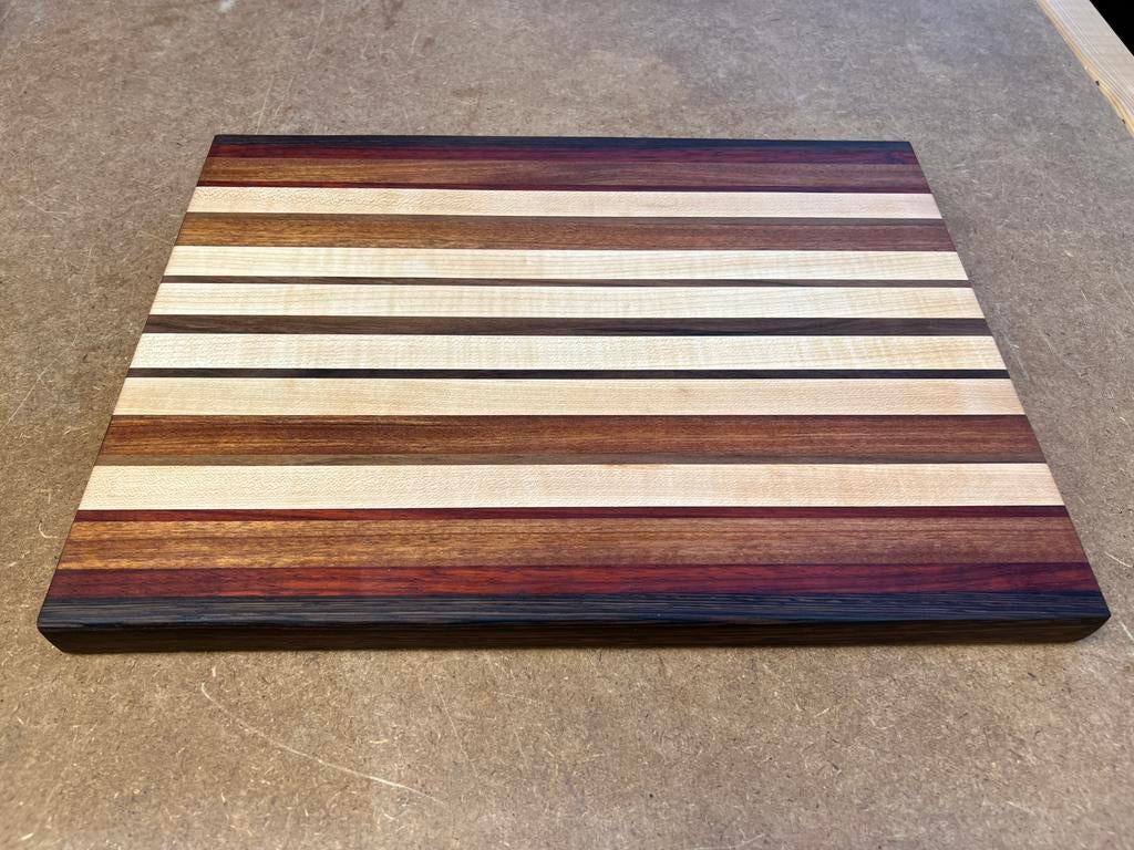 Handgemaakt houten serveer-/ snijplank van tropisch hardhout, Doe-het-zelf en Verbouw, Hout en Planken, Ophalen of Verzenden, Nieuw