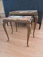 Dit is een set van Hollywood Regency onyx-top nesting tafels, Huis en Inrichting, Tafels | Salontafels, Ophalen, Gebruikt, 50 tot 100 cm