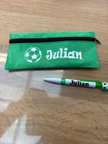 Etui en pen voetbal naam Julian beschikbaar voor biedingen
