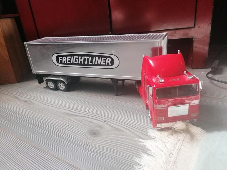 Te koop een truck met oplegger., Hobby en Vrije tijd, Modelauto's | 1:50, Zo goed als nieuw, Bus of Vrachtwagen, Ophalen of Verzenden