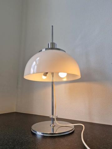 Vintage Guzzini "Faro" tafellamp mushroom design beschikbaar voor biedingen