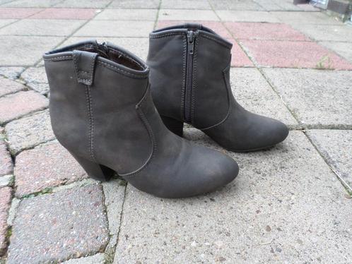 Grijze Emilio Luca X enkellaarsje met hak maat 36, Kinderen en Baby's, Kinderkleding | Schoenen en Sokken, Zo goed als nieuw, Laarzen