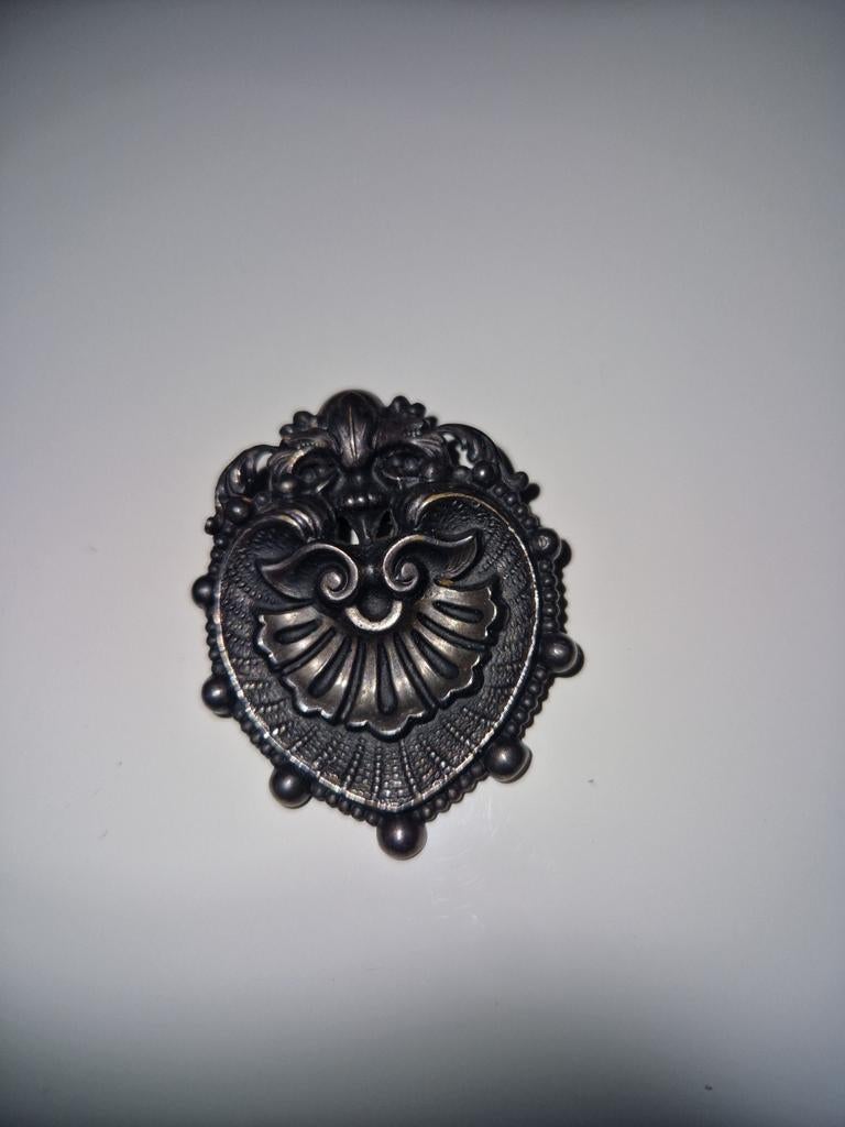 Vintage Zilverkleurige sjaalklem, Sieraden, Tassen en Uiterlijk, Broches, 4 tot 7 cm, Gebruikt, Ophalen of Verzenden, Zilver