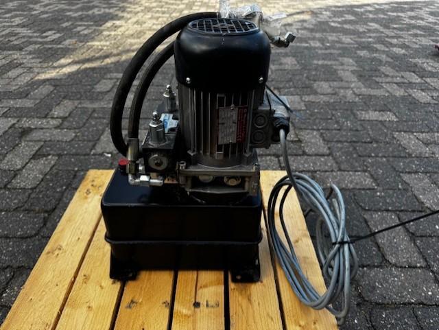 Hydrauliek unit Melegari 0.37kw, Doe-het-zelf en Verbouw, Gereedschap | Overige machines, Zo goed als nieuw, Ophalen of Verzenden