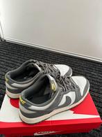 Nike Dunk Low Sneakers 42.5 Geey, Kleding | Heren, Schoenen, Ophalen of Verzenden, Gedragen, Overige kleuren