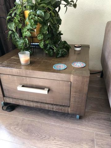 Salon-of hoektafel 100x100x40 beschikbaar voor biedingen