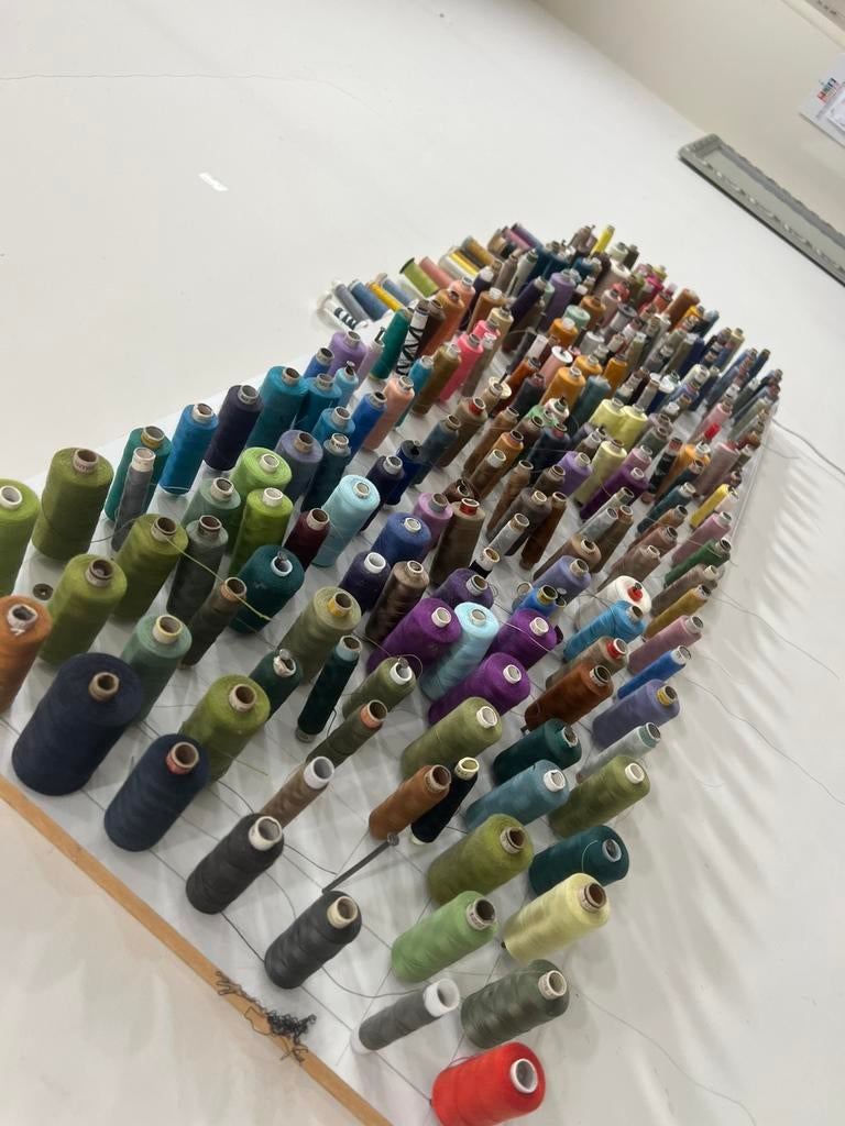 Complete Naaiatelier Inventaris–Machines, fournituren etc, Ophalen, Zo goed als nieuw