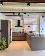 Kvik PRATO showroomkeuken | Deens design, Huis en Inrichting, Ophalen, Hoekkeuken, Nieuw, Grijs