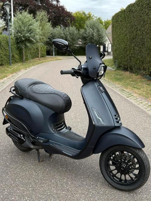 Vespa Sprint ~2022~ Forged Carbon ~ Opaco Blue ~ Full Option, Fietsen en Brommers, Scooters | Vespa, Zo goed als nieuw, Overige modellen