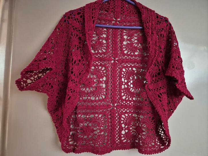 Bolero, vestje, hand gehaakt, bordeaux rood, Kleding | Dames, Truien en Vesten, Zo goed als nieuw, Rood, Ophalen of Verzenden
