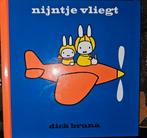 Nijntje Vliegt - Dick Bruna, Boeken, Kinderboeken | Baby's en Peuters, Ophalen of Verzenden, Zo goed als nieuw, Dick Bruna, Uitklap-, Voel- of Ontdekboek