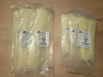 Plug tbv Ty-rap verbinding en diverse tyraps beschikbaar voor biedingen