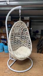 Witte hangstoel met kussen, Ophalen, Wit, Zo goed als nieuw, Metaal