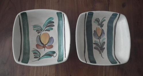 twee handbeschilderde schaaltjes met nr 330, Antiek en Kunst, Curiosa en Brocante, Ophalen of Verzenden