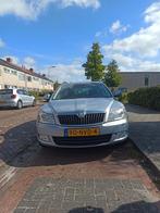 Skoda Octavia 1.2 TSI Combi 2010 Blauw Trekhaak, Auto's, Voorwielaandrijving, 4 cilinders, Blauw, Origineel Nederlands