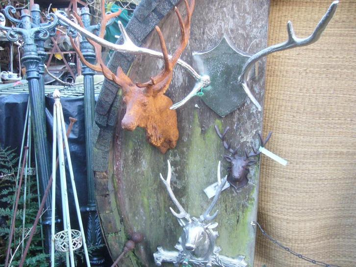 Gewei hert klein/groot ea dieren in gietijzer steen brons en, Tuin en Terras, Tuinbeelden, Metaal, Ophalen