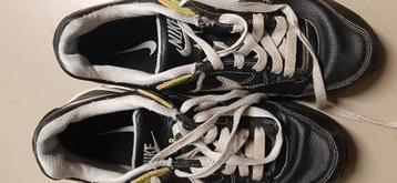 Nike sportschoenen maat 36 beschikbaar voor biedingen