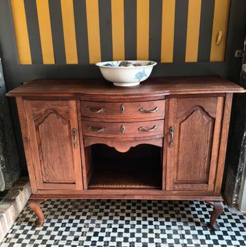 Antiek vintage dressoir beschikbaar voor biedingen