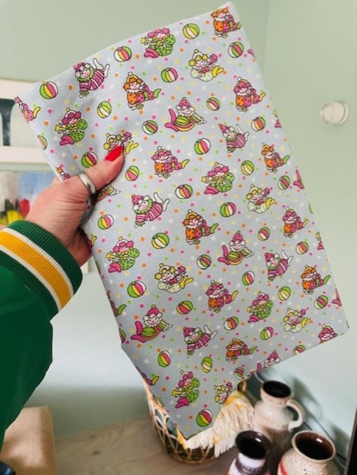 Stof clowntjes lichtblauw retro jaren 80 vintage lap stof, Hobby en Vrije tijd, Stoffen en Lappen, Nieuw, Katoen, 120 cm of meer