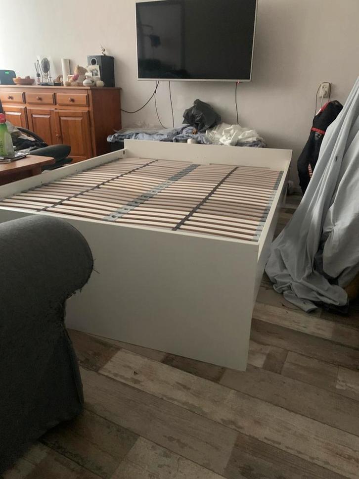 Twee persoons bed, Huis en Inrichting, Slaapkamer | Bedden, Gebruikt, Tweepersoons, 140 cm, 200 cm, Hout, Wit, Ophalen