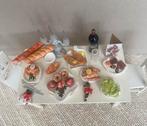 Poppenhuis gedekte tafel met eten in kerstsfeer, Verzamelen, Poppenhuizen en Toebehoren, Ophalen of Verzenden, Zo goed als nieuw