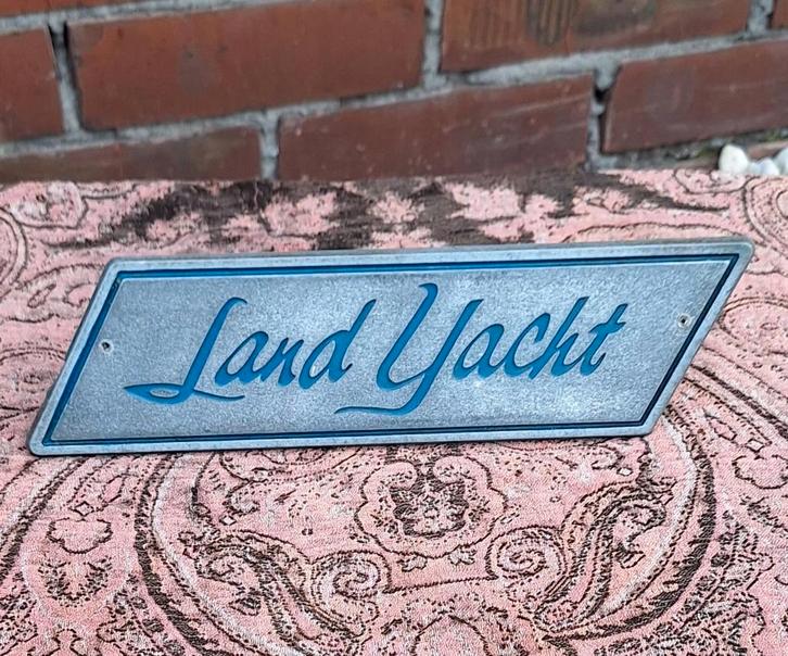 Vintage Land Yacht embleem van een Airstream caravan., Verzamelen, Automerken, Motoren en Formule 1, Gebruikt, Auto's, Ophalen of Verzenden