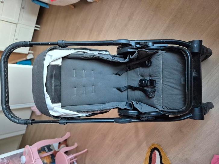 Mutsy nio grijs, Kinderen en Baby's, Buggy's, Zo goed als nieuw, Voetenzak, Ophalen