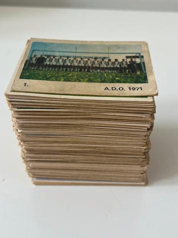 214 voetbalplaatjes “Ballenserie” Eredivisie 1971 Monty Gum beschikbaar voor biedingen