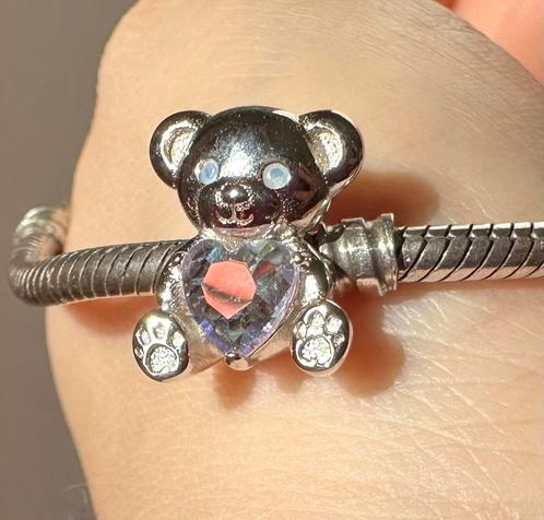 Zilveren S925 beertje bedel met cz hartje. Nieuw, Sieraden, Tassen en Uiterlijk, Bedels, Nieuw, Overige merken, Zilver, 1 bedel