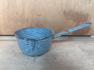 Emaille steelpannetje beschikbaar voor biedingen