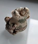 Netsuke, mannetje in vaas, Antiek en Kunst, Ophalen of Verzenden