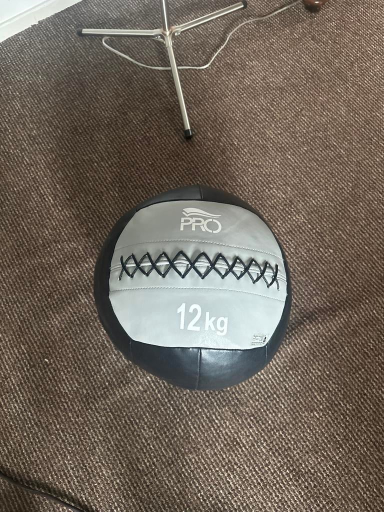 Leren Medicijnbal 12kg - Zo goed als nieuw!, Ophalen of Verzenden, Zo goed als nieuw, Armen, Medicijnbal