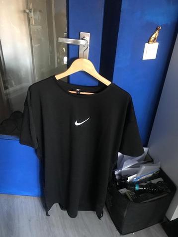 Nike t-shirt jurk zwart beschikbaar voor biedingen