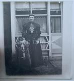 glasnegatief foto  toverlantaarn vrouw labrador 1900's hond, Verzamelen, Foto's en Prenten, Gebruikt, Foto, Dier, Voor 1940