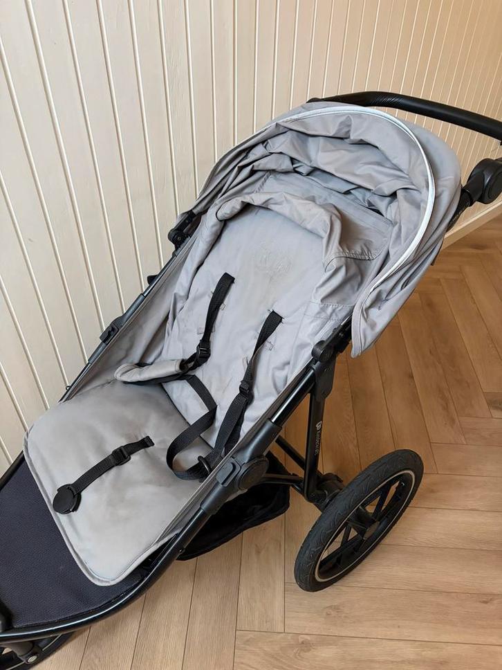 Kinderkraft Helsi buggy - All-terrain/hardloop kinderwagen, Kinderen en Baby's, Kinderwagens en Combinaties, Gebruikt, Kinderwagen