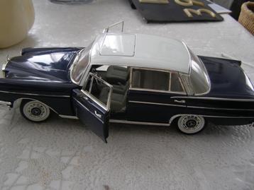 modelauto Mercedes 300 SE Revell 1995 veel details, compleet beschikbaar voor biedingen