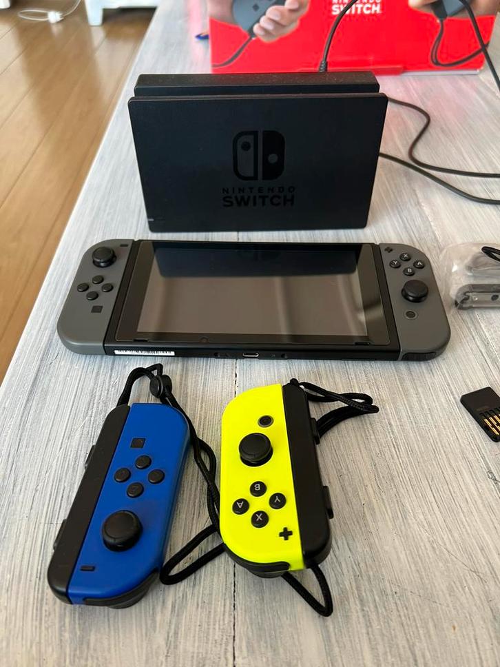 Switch V2 2019, Spelcomputers en Games, Spelcomputers | Nintendo Switch, Zo goed als nieuw, Switch 2019 Upgrade, Met 3 controllers of meer