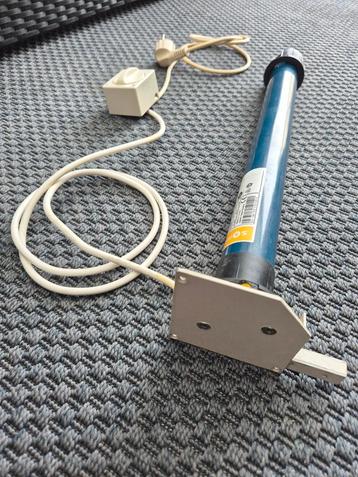 Somfy 6/17 screen motor.
Comleet  Somfy screen motor  beschikbaar voor biedingen
