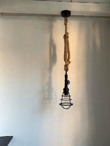 Industriële vintage hanglamp beschikbaar voor biedingen