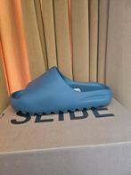 Adidas yeezy slide slate marine 40,5, Kleding | Heren, Schoenen, Ophalen of Verzenden, Nieuw, Overige kleuren