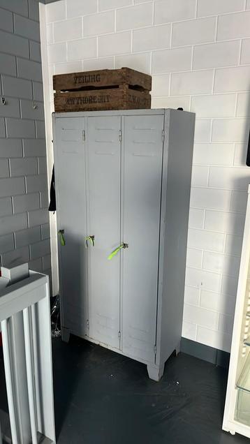 Locker kast lockerkast beschikbaar voor biedingen