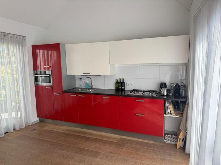 Complete Keuken (zelf uithalen) aangeboden, Huis en Inrichting, Keuken | Complete keukens, Gebruikt, Enkelwandige keuken, Rood