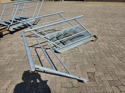 2 x gegalvaniseerde trap met bordes Afm.trap Breed 1.03 m, Doe-het-zelf en Verbouw, Ladders en Trappen, Zo goed als nieuw, Minder dan 2 meter