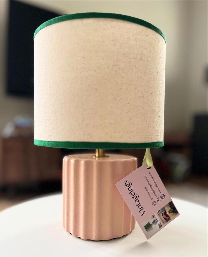 Lampenkap/tafellamp met een unieke combinatie en goud detail, Huis en Inrichting, Lampen | Tafellampen, Zo goed als nieuw, Minder dan 50 cm