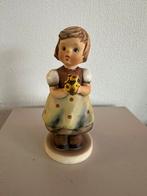 Goebel Hummel meisje met bloemen, Ophalen of Verzenden, Zo goed als nieuw, Hummel