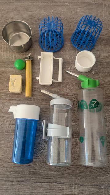 Hamsterbenodigdheden: Kommen, Voerbakken, Knaagsteen en Wate beschikbaar voor biedingen