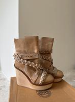 Acne Studios wedges / sleehakken, Acne studios, Beige, Ophalen of Verzenden, Zo goed als nieuw